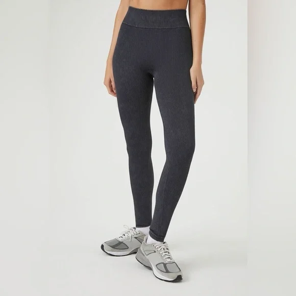 Forever 21- SEAMLESS RIBBED KNIT LEGGINGS-WHITE & BLACK STRIPE SIZE S/M - Picture 7 of 8